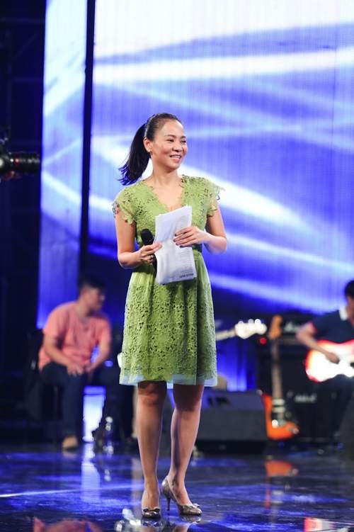 Thu Minh thanh lịch làm "cô giáo" cho thí sinh Vietnam Idol 6