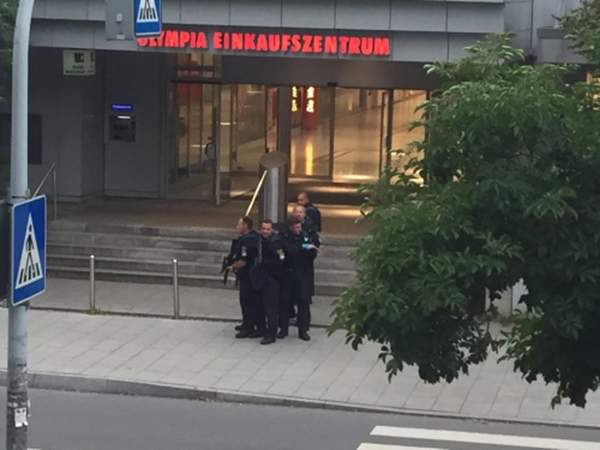 Xả súng ở trung tâm mua sắm Đức, 9 người chết