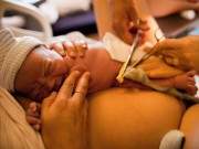6 trải nghiệm sau sinh khiến mẹ “sốc nặng” 7