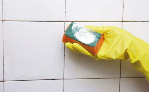 Đủ mẹo sạch nhà vệ sinh, sáng bóng sàn nhà mà không hại da tay 27