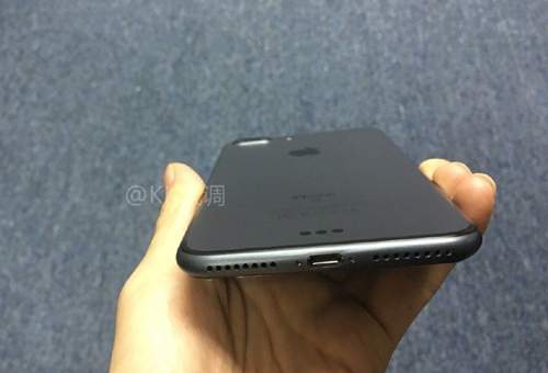 iPhone 7 Plus màu đen cực đẹp và nam tính 4