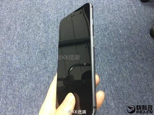 iPhone 7 Plus màu đen cực đẹp và nam tính 2