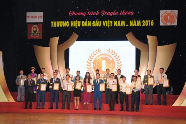 GUANGYI DOORS lọt Top 100 Thương hiệu dẫn đầu Việt Nam 2016 2