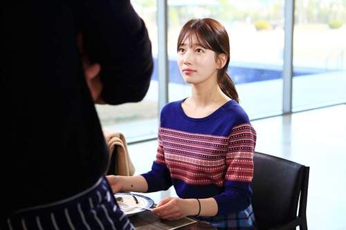 Yêu không kiểm soát tập 15: Suzy "chết sững" nhìn Kim Woo Bin hôn gái giàu 9