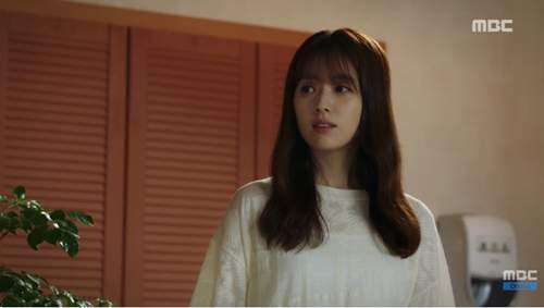 "Hai thế giới" tập 9: Han Hyo Joo chết lặng vì Lee Jong Suk đã quên cô 15