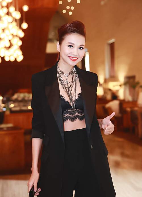 Vietnam’s Next top model: 3 người đẹp "thét ra lửa", giàu, giỏi và nóng bỏng 48