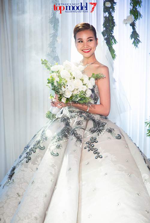Next Top Model: Thanh Hằng diện váy cưới gần 1 tỷ đồng 3