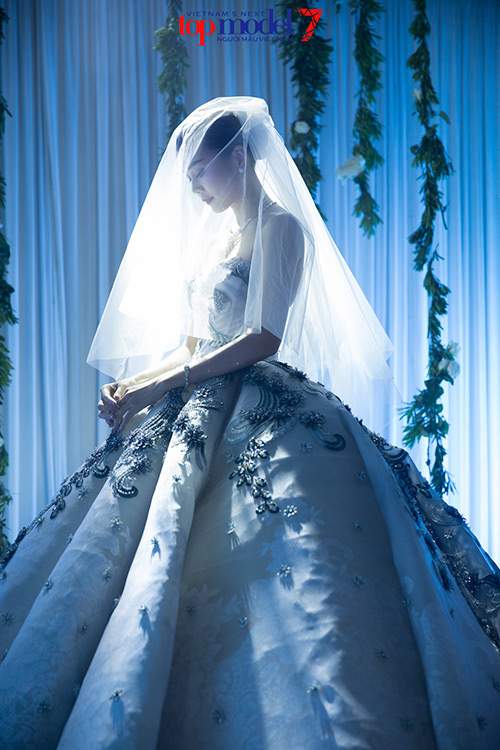 Next Top Model: Thanh Hằng diện váy cưới gần 1 tỷ đồng 15
