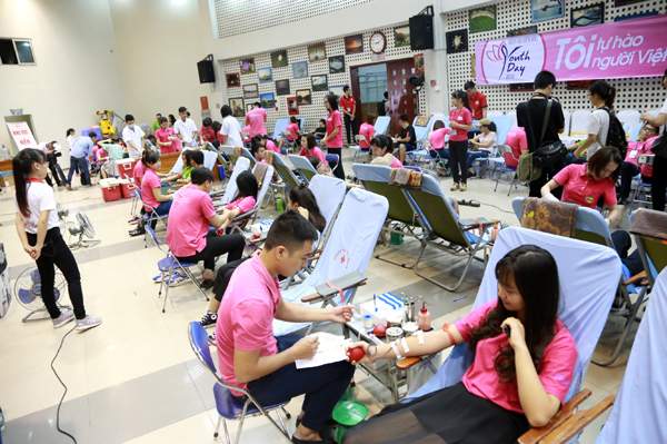 Hàng ngàn bạn trẻ đội mưa tham gia ngày hội hiến máu tình nguyện 5