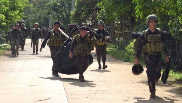 Đấu súng dữ dội, 12 lính Philippines bị khủng bố giết hại