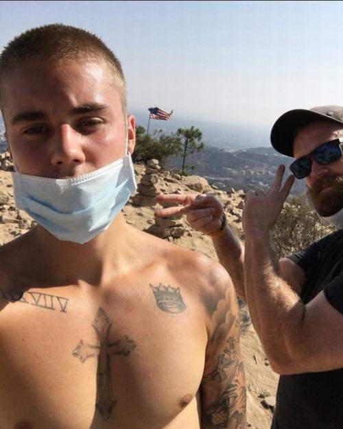 Loạt ảnh cơ bắp của Justin Bieber khiến fan nữ phát sốt 7