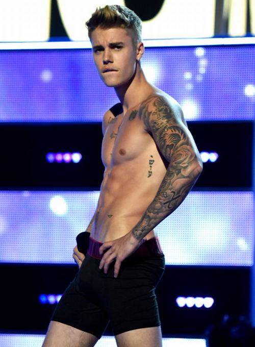 Loạt ảnh cơ bắp của Justin Bieber khiến fan nữ phát sốt 6