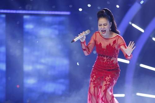 Vietnam Idol: Thu Minh diện váy lộng lẫy, bất ngờ hát tặng khán giả 15