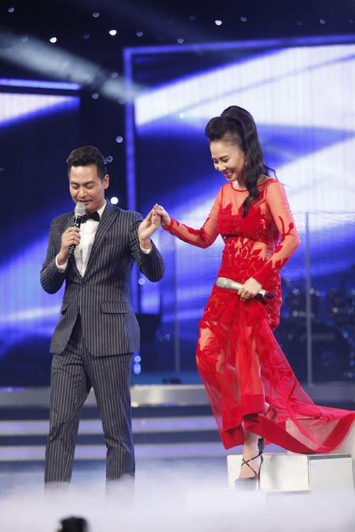 Vietnam Idol: Thu Minh diện váy lộng lẫy, bất ngờ hát tặng khán giả 24