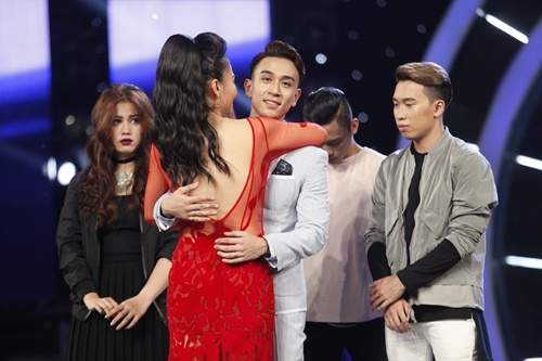 Vietnam Idol: Thu Minh diện váy lộng lẫy, bất ngờ hát tặng khán giả 60