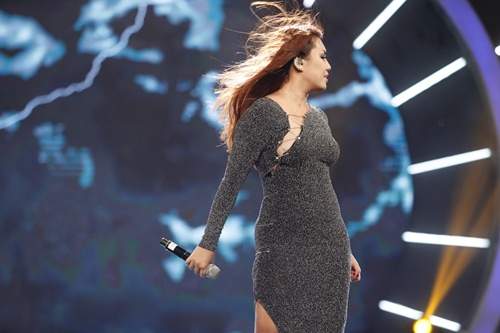 Vietnam Idol: Thu Minh diện váy lộng lẫy, bất ngờ hát tặng khán giả 51
