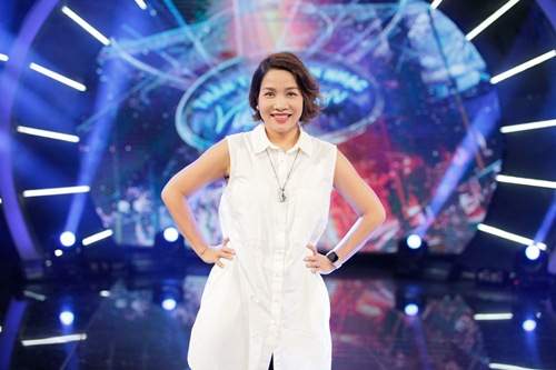 Diva Mỹ Linh xinh đẹp đi dạy hát cho thí sinh Vietnam Idol 6