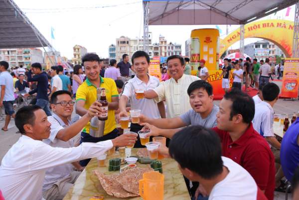 Người dân Thành Tuyên háo hức chờ đón ngày Hội bia Hà Nội 2016 2
