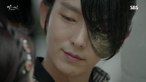"Người tình ánh trăng" tập 5: Diện mạo mới của Lee Jun Ki khiến IU ngỡ ngàng 6