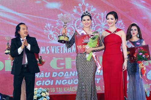 Kim Thoa đăng quang Hoa hậu doanh nhân Thế giới người Việt 2016. 12