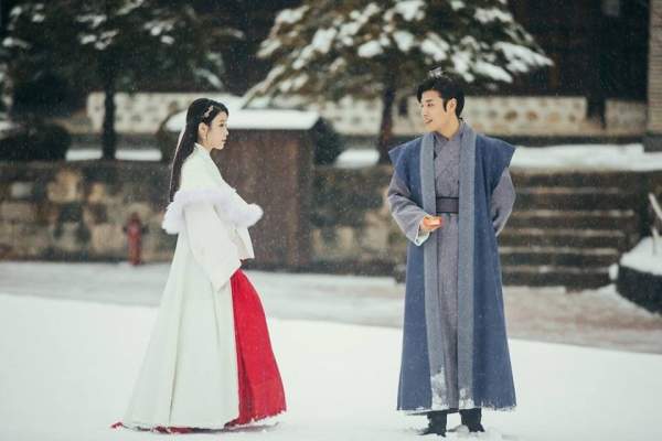 "Người tình ánh trăng" tập 5: Diện mạo mới của Lee Jun Ki khiến IU ngỡ ngàng 12