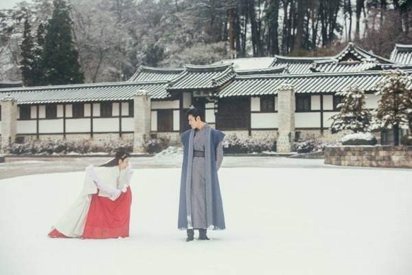 "Người tình ánh trăng" tập 5: Diện mạo mới của Lee Jun Ki khiến IU ngỡ ngàng 15