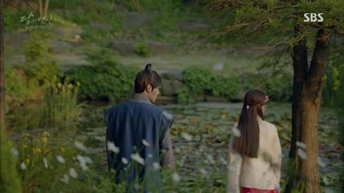 "Người tình ánh trăng" tập 5: Diện mạo mới của Lee Jun Ki khiến IU ngỡ ngàng 21