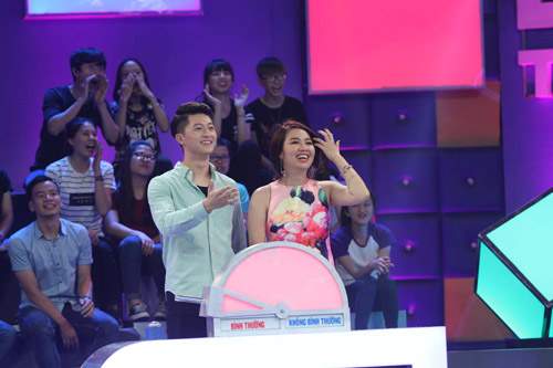 Phu quân của Lê Khánh bất ngờ xuất hiện trong show do vợ làm MC 18