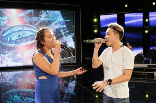 Ái Phương khoe ngực phẳng trên sân khấu tổng duyệt Vietnam Idol 27
