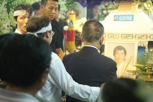 Người thân khóc ngất tiễn đưa Minh Thuận về đất mẹ 7