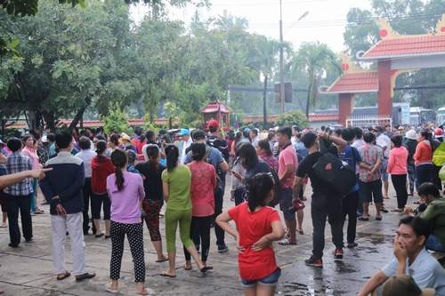Hàng nghìn người xuống đường tiễn biệt Minh Thuận 13