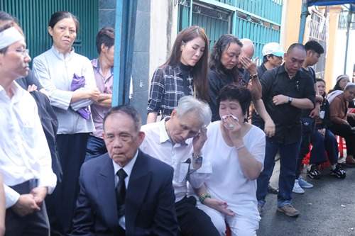 Người thân khóc ngất tiễn đưa Minh Thuận về đất mẹ 5