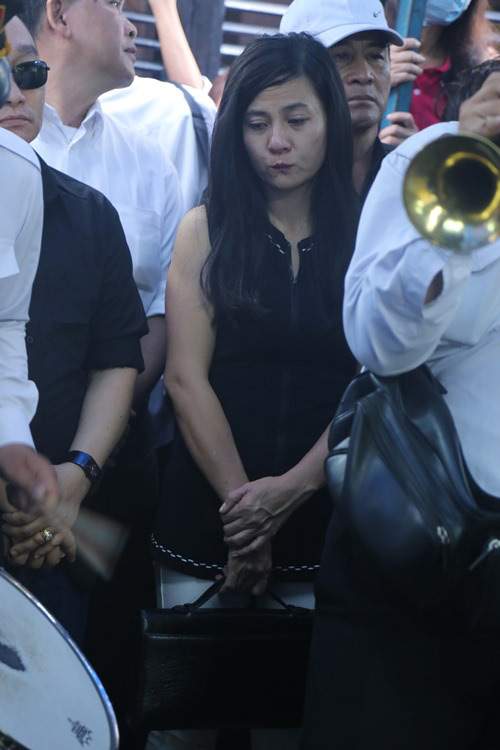 Người thân khóc ngất tiễn đưa Minh Thuận về đất mẹ 12