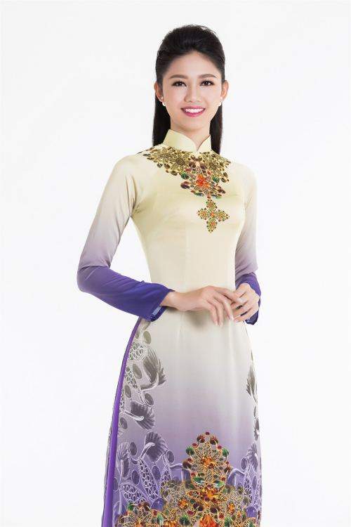 Hoa hậu Đỗ Mỹ Linh, Á hậu Thanh Tú và Thùy Dung đọ sắc với áo dài 12
