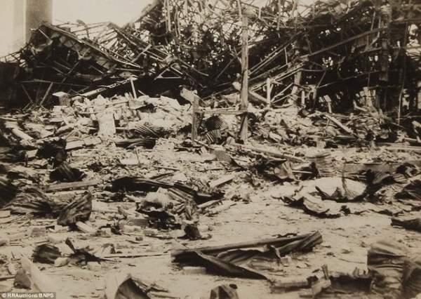 Ảnh hiếm:12 tiếng sau khi Mỹ ném bom nguyên tử Nagasaki 12