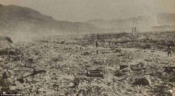 Ảnh hiếm:12 tiếng sau khi Mỹ ném bom nguyên tử Nagasaki 7
