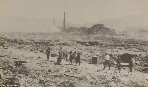 Ảnh hiếm:12 tiếng sau khi Mỹ ném bom nguyên tử Nagasaki 6