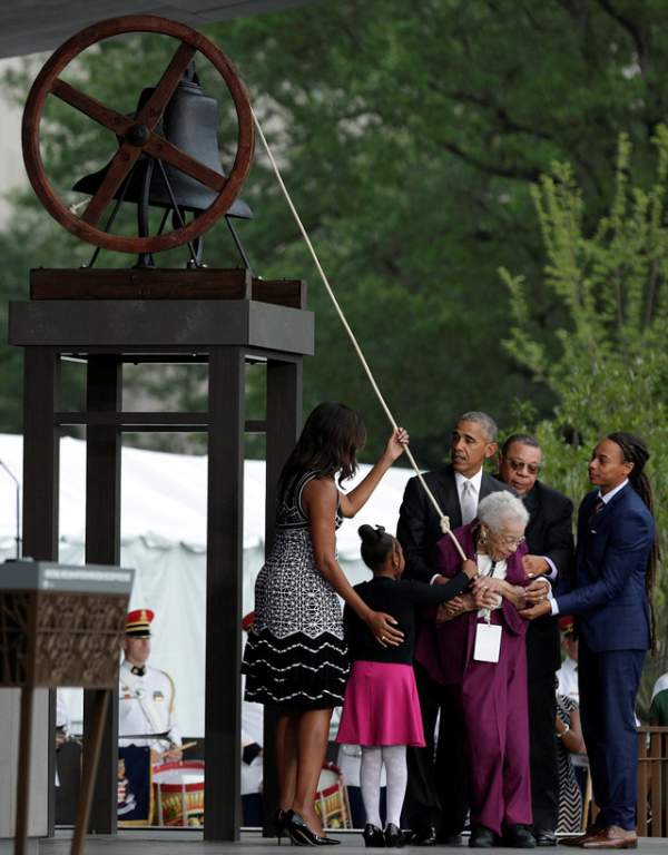 Vợ chồng Obama, Bush hội ngộ tại lễ khai trương bảo tàng về người da màu 11
