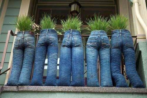 Muôn kiểu sáng tạo khiến bạn cười lăn từ quần jeans cũ 3