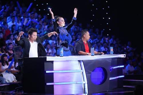 Chung kết Vietnam Idol: Thu Minh, Phan Anh bất ngờ "quậy tưng" cùng người đẹp Philippines 6