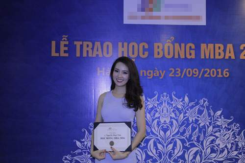 Á hậu Thụy Vân, MC Thu Hương nhận học bổng MBA ở mức cao nhất 3