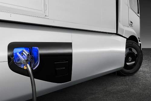 Soi xe tải điện công nghệ cao Mercedes-Benz Urban eTruck 4