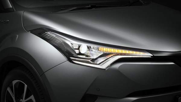 Toyota bắt đầu nhận đơn hàng cho mẫu miniSUV C-HR 4