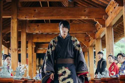 Người tình ánh trăng tập 10: Lee Jun Ki ói máu vì uống trà có độc 30