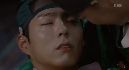 Mây họa ánh trăng tập 12: Bo Gum bị chém trọng thương vì cứu Yoo Jung 6