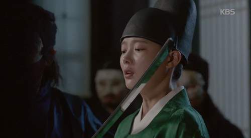Mây họa ánh trăng tập 12: Bo Gum bị chém trọng thương vì cứu Yoo Jung 18