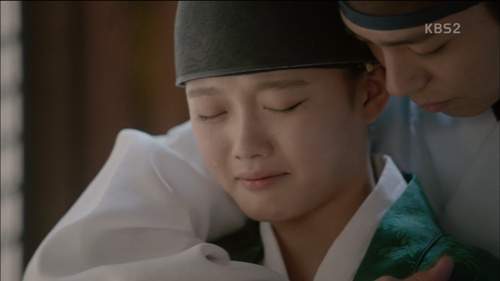Mây họa ánh trăng tập 12: Bo Gum bị chém trọng thương vì cứu Yoo Jung 24