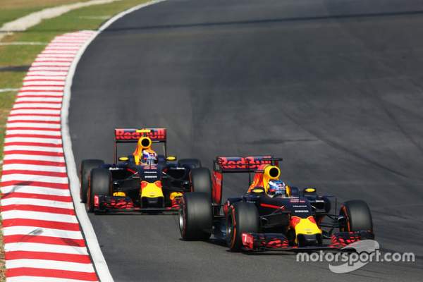 Daniel Ricciardo và Red Bull Racing thống trị Sepang 13