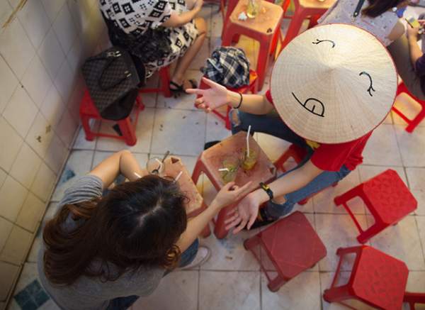 Bộ ảnh độc đáo "nhân cách hóa" nón lá Việt Nam 7
