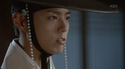 Mây họa ánh trăng tập 14: Park Bo Gum "nhìn gà hóa cuốc" vì nhớ người yêu 24